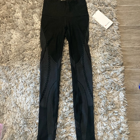 lululemon athletica Pants - 💕EUC! Lululemon leggings 4